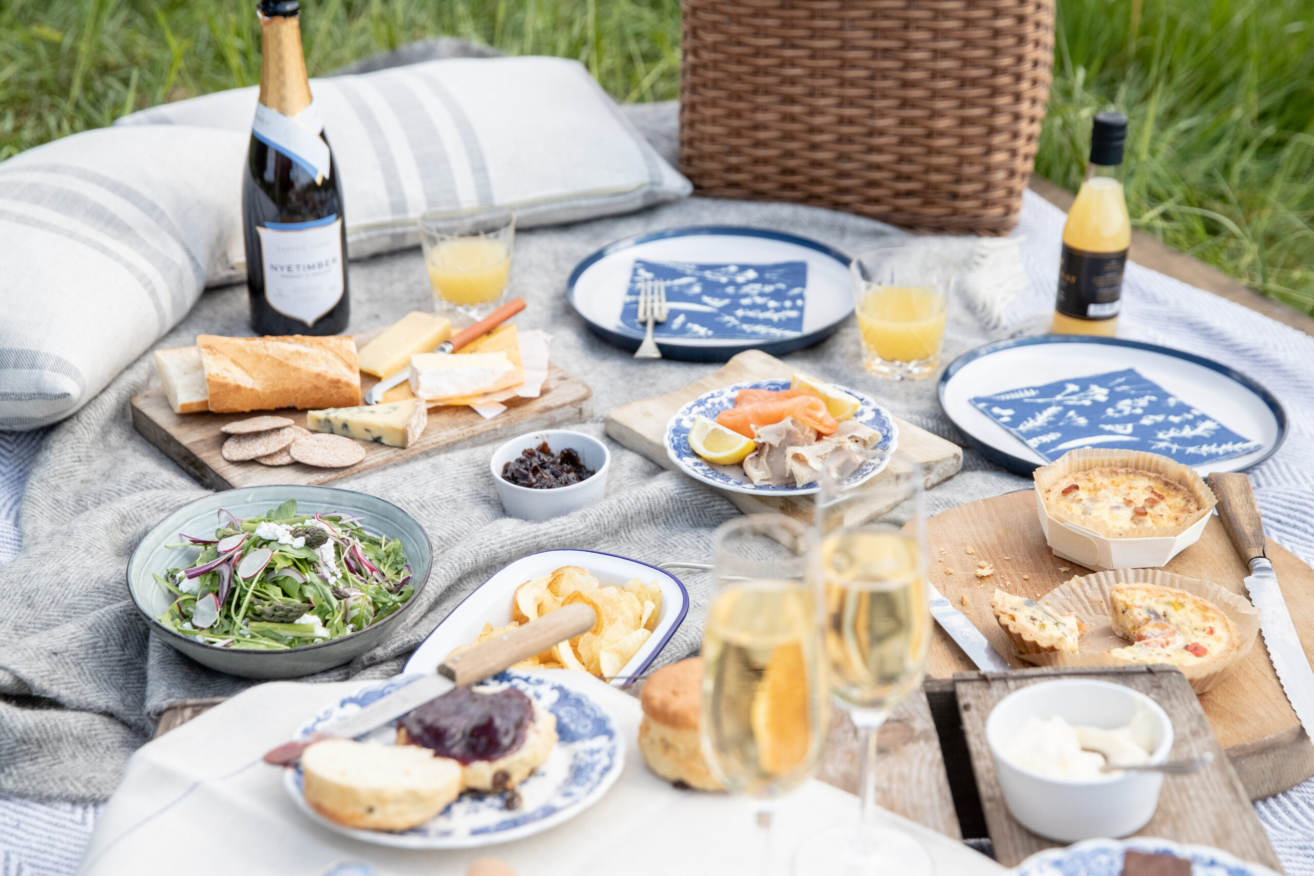 Cowdray-Picnic-for-Two-may2020-GeorgeGunn-HighRes-Landscape-scaled